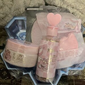Alice in Wonderland Gift Set